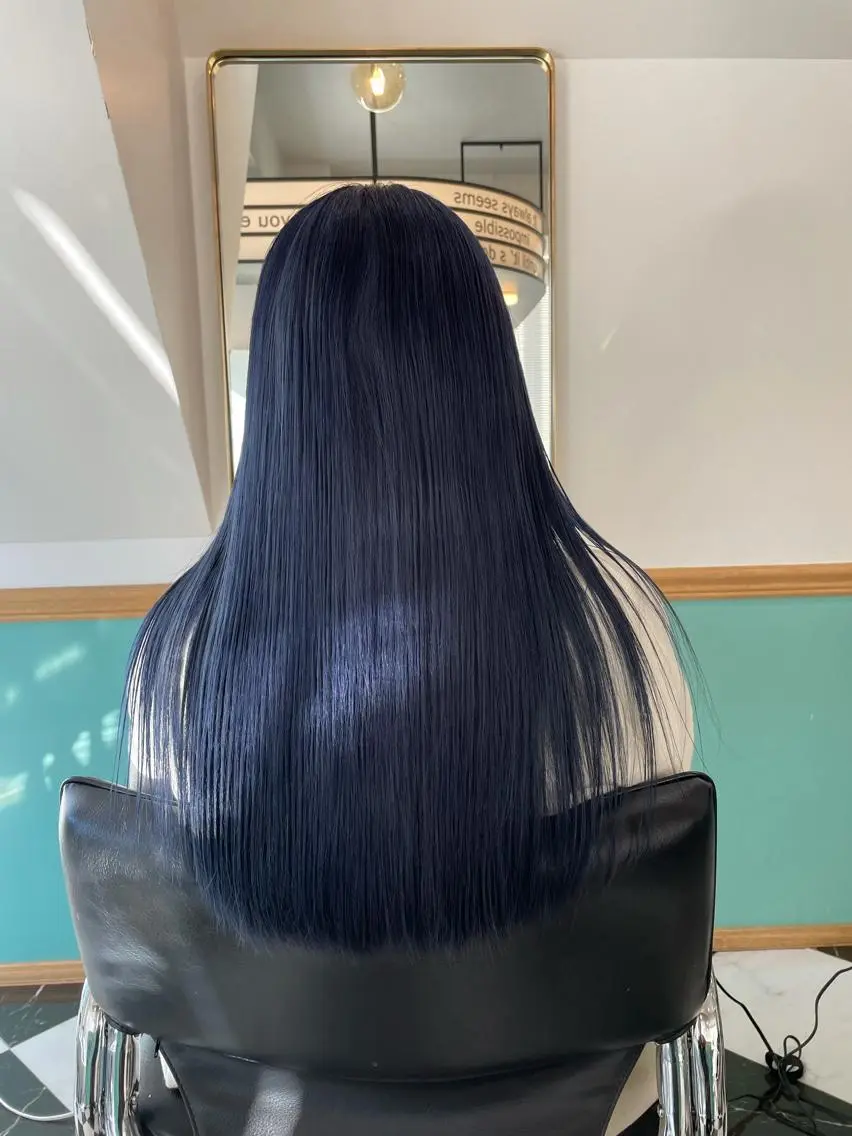セミロング カラー ブリーチ ネイビーカラー 透明感ブリーチ ハイトーンウエダのヘアスタイル