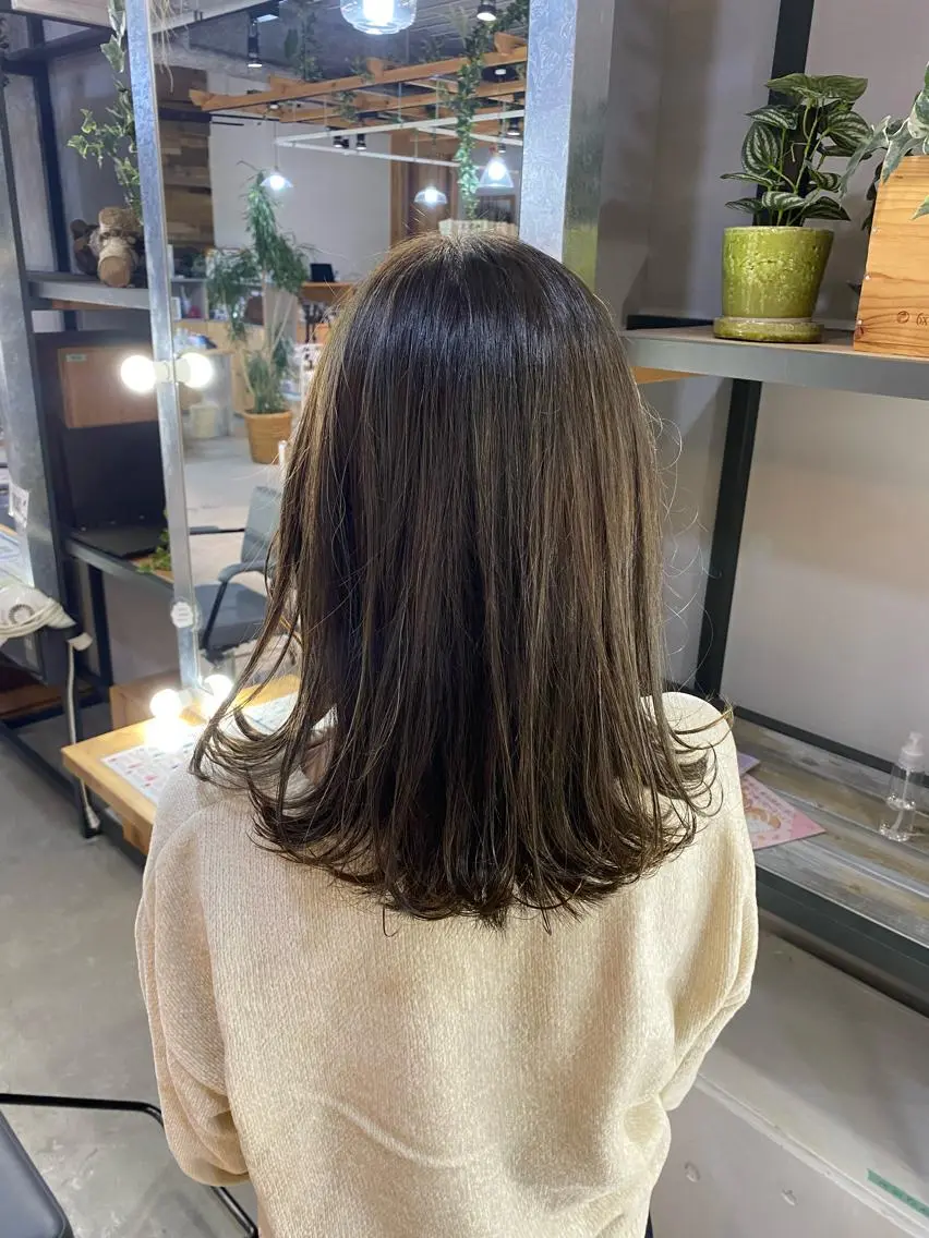 セミロング カラー オリーブカラー 溜一太／似合わせ/ メンズカットのヘアスタイル