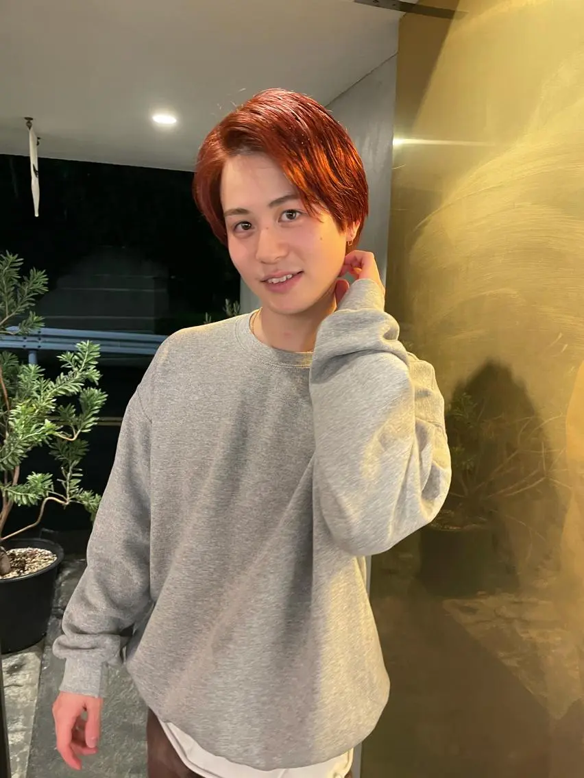 カラー メンズ メンズバレイヤージュ メンズブリーチ センターパート フェードカット メンズハイライト カット ヘアカラー トリートメント ヘアセット スパイラルパーマ 🌐hina⭐️のヘアスタイル