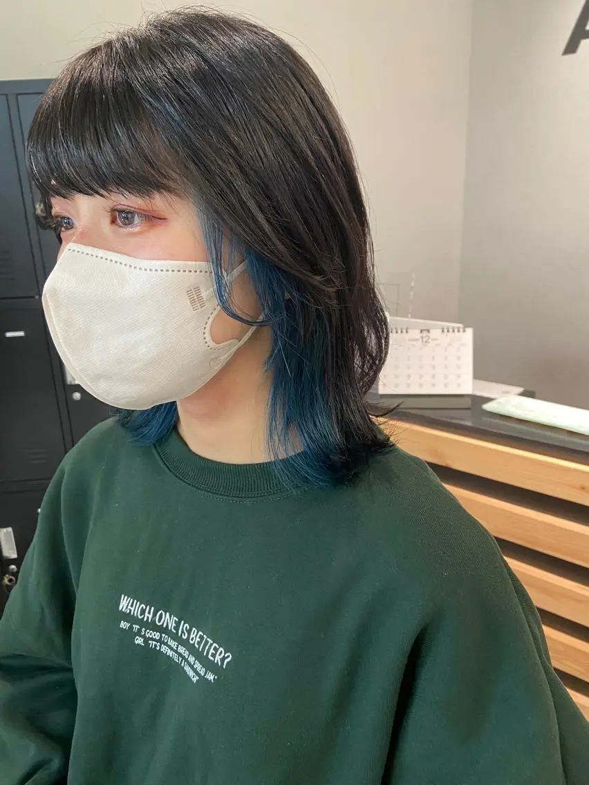 ミディアム カラー ブルーカラー ヘアカラー トリートメント ウルフカット レイヤーカット上柿のヘアスタイル