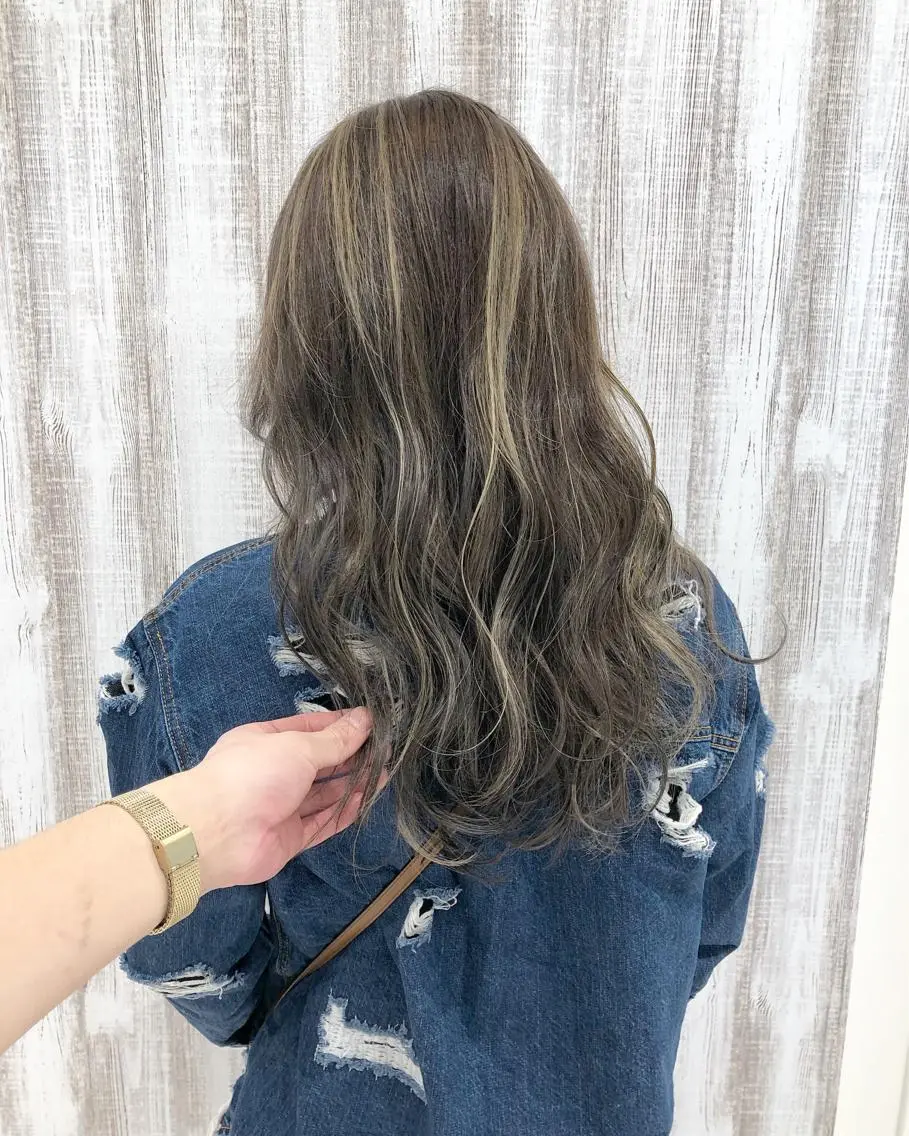 ロング カラー 横浜ブリーチムラ直し ハイトーン/ブリーチのヘアスタイル