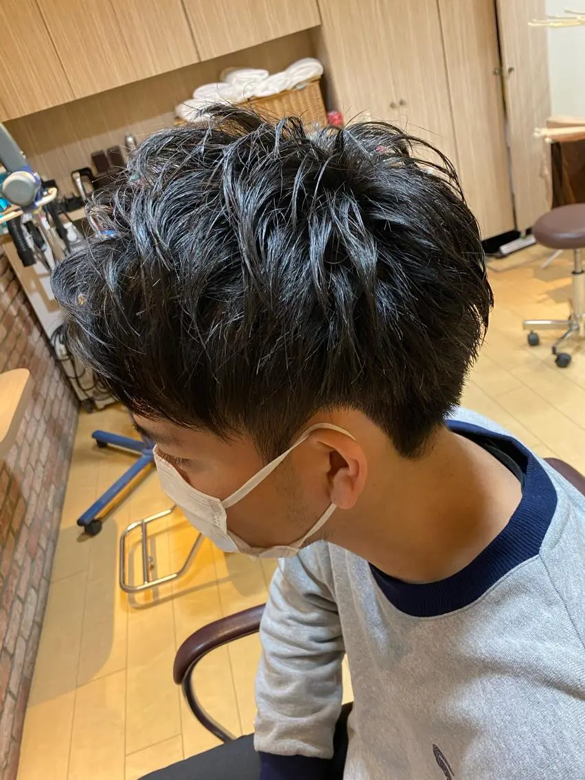 メンズ アップバング ツーブロック 刈り上げ 安藤 慎悟のヘアスタイル