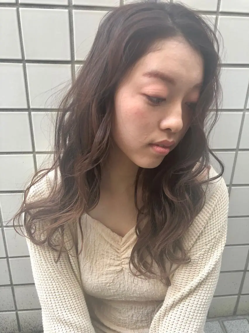 ロング カラー ベージュカラー ピンクカラー ピンクベージュ 岩田 萌那のヘアスタイル