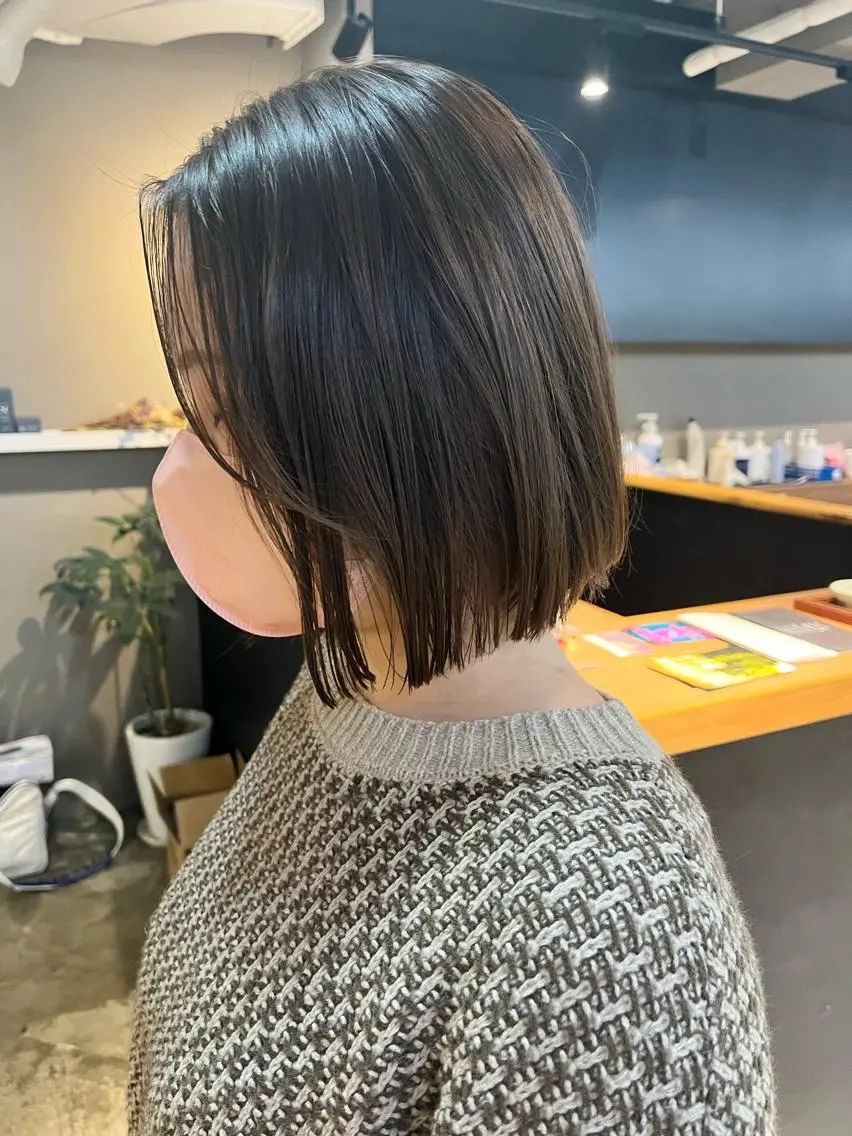 ショート カラー ヘアアレンジ キッズ ネイル マツエク・マツパ 切りっぱなしボブ ベージュカラー オリーブベージュ ボブ 透明感カラー🤎 ゆりのヘアスタイル