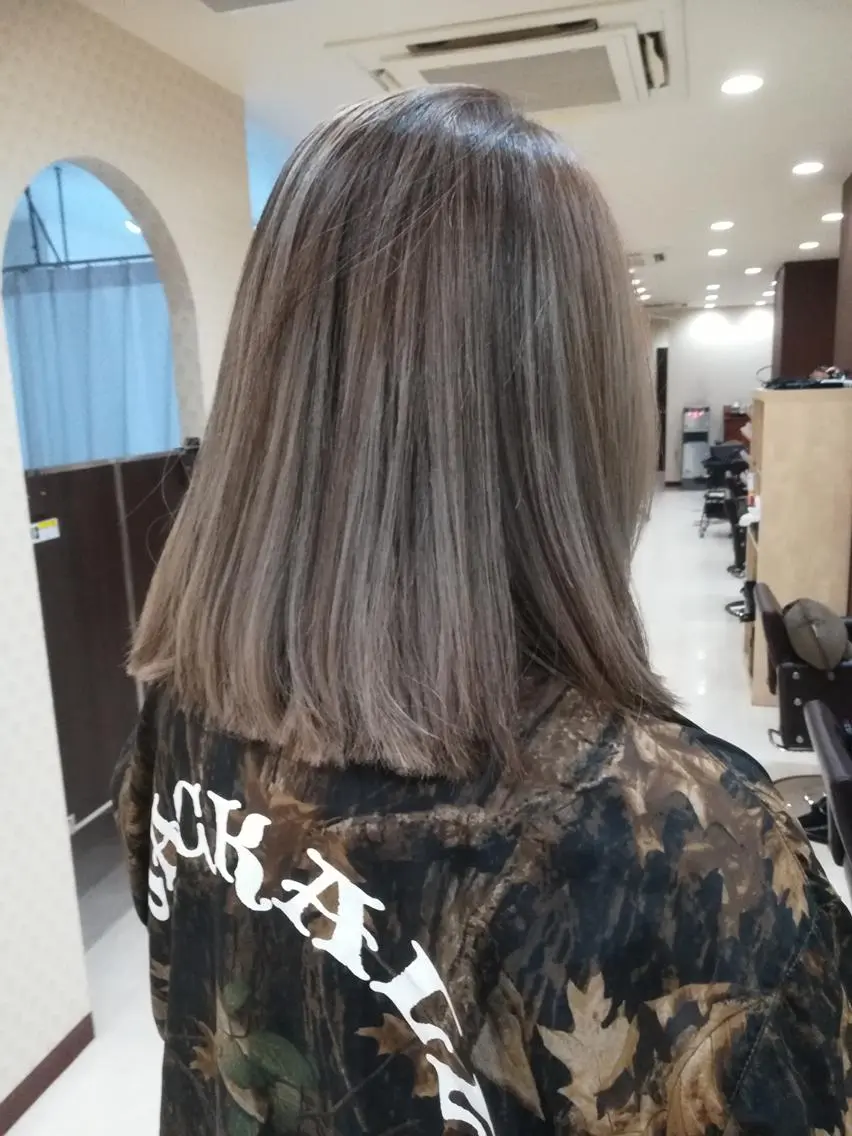 ミディアム カラー アッシュ ベージュカラー ハイライトカラー ハイライト sato shoheiのヘアスタイル