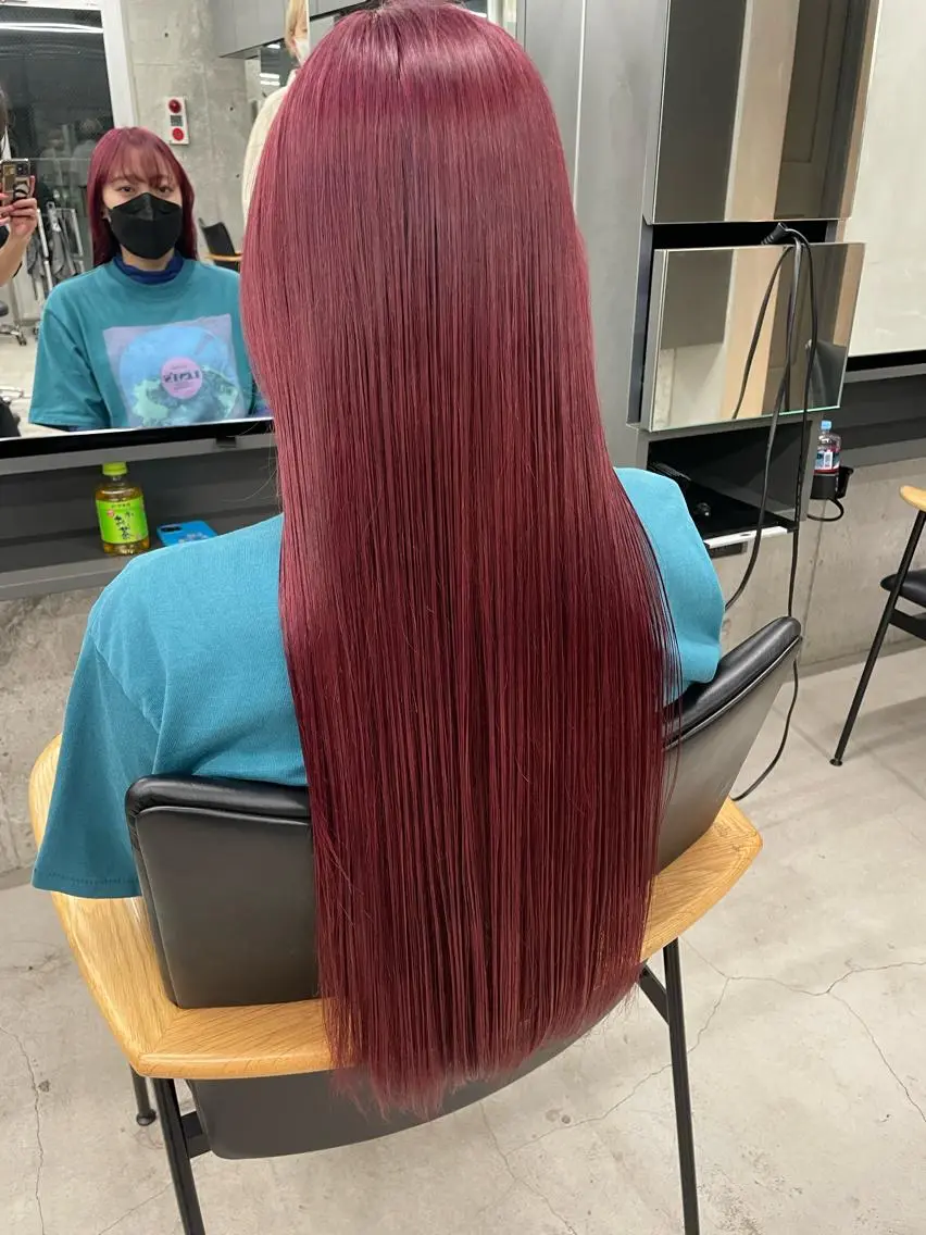 ロング カラー ブリーチ レッドカラー インナーカラー 推し ブリーチ 髪質改善のヘアスタイル