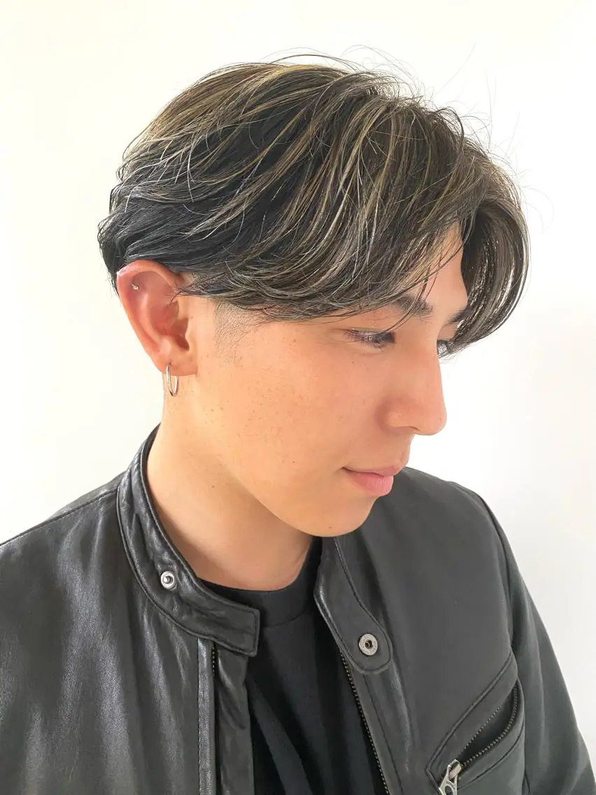 カラー メンズ センターパート メンズハイライト ハイライトカラー salon MISAHIのエステ・リラクイメージ