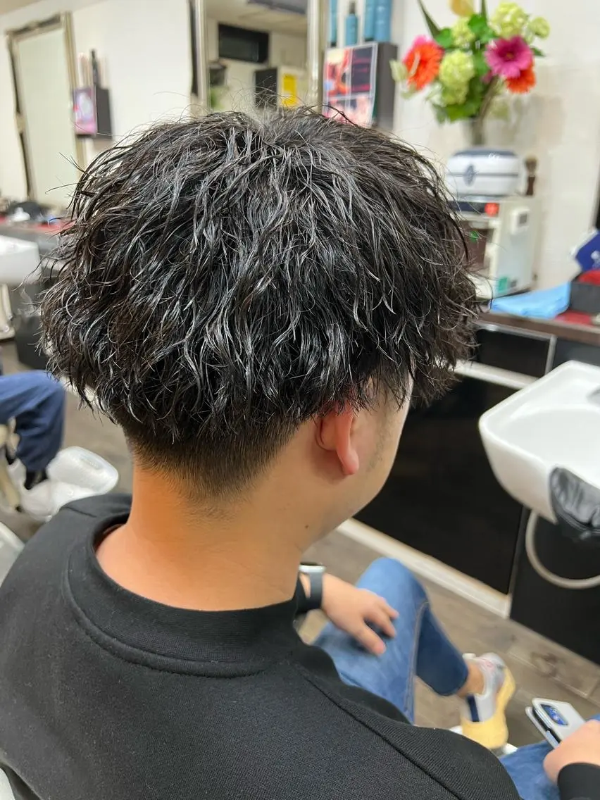 ショート パーマ メンズ 二本木 秀成のヘアスタイル
