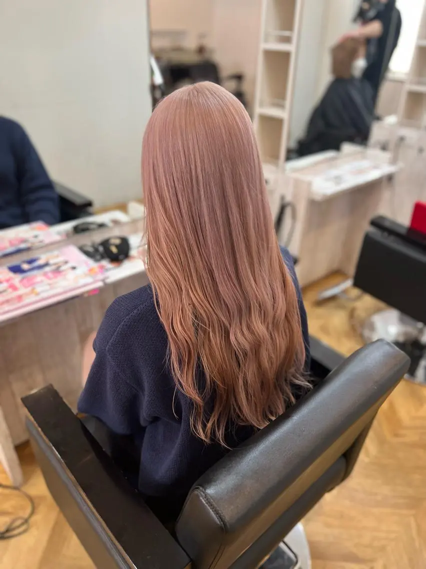 ロング カラー ベージュカラー ピンクカラー ピンクベージュ ヘアカラー トリートメント ブリーチ特化 梅田本多翔のヘアスタイル