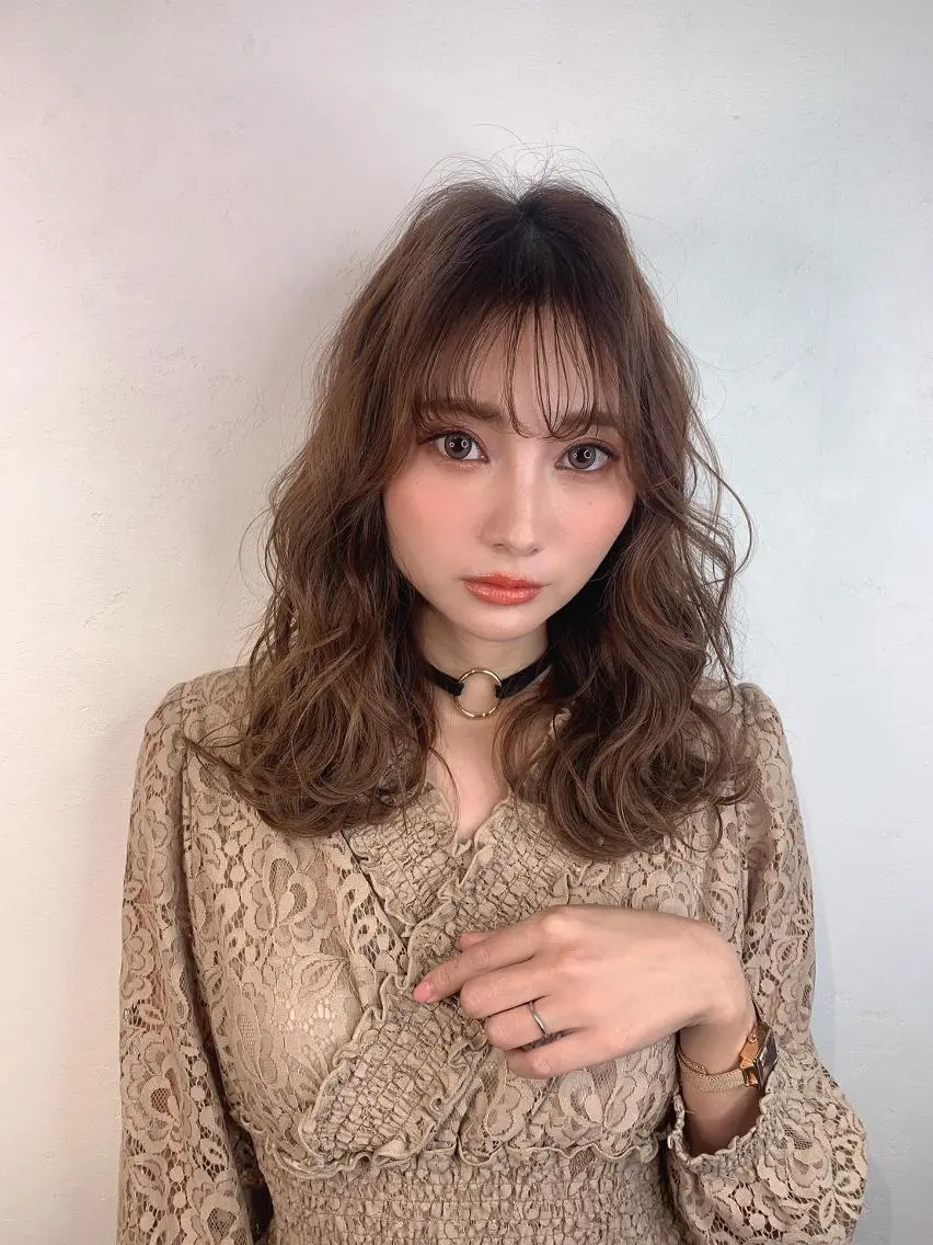 セミロング カラー シースルーバング _WHITE 難波本店のヘアスタイル