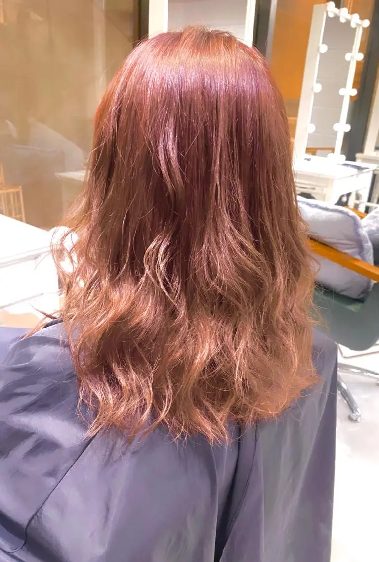 セミロング カラー ベージュカラー オレンジ オレンジベージュ カット ヘアカラー 金子 真悠のヘアスタイル