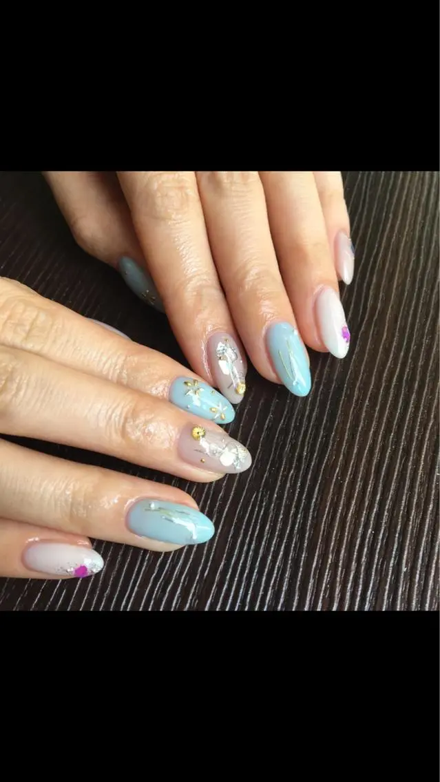 ネイル 里見 麗のネイルデザイン