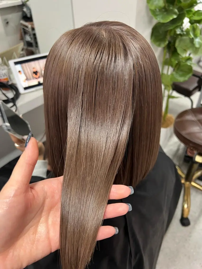 ミディアム カラー トリートメント ハイトーン&髪質改善 &韓国エクステ🤎のヘアスタイル