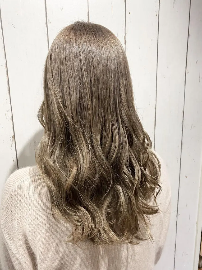 ロング カラー パーマ ヘアアレンジ アッシュ バレイヤージュ ベージュカラー ブリーチ 透明感カラー ヘアカラー トリートメント 👑指名率No.1 👑坂口飛翔のヘアスタイル