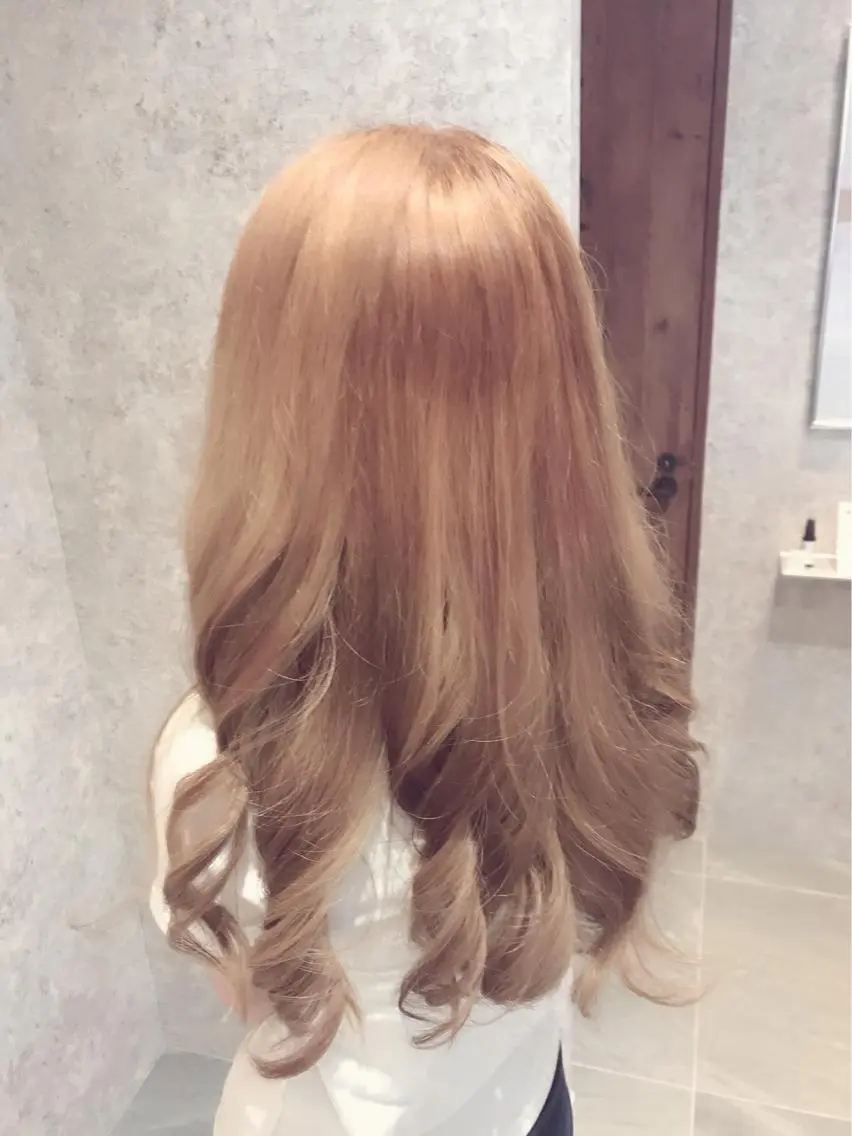 ロング カラー ブリーチ ブラウンカラー オレンジ バイオレットカラー 髪質改善🩶 美髪矯正オガタのヘアスタイル