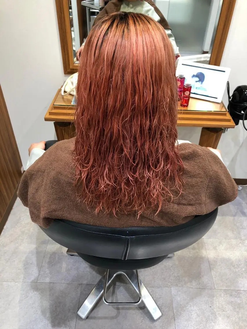 ミディアム カラー オレンジ 田中 志織のヘアスタイル