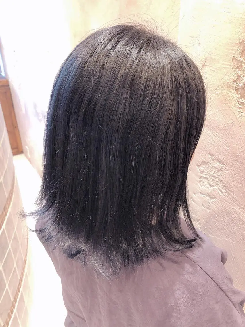 ミディアム アッシュ 外ハネヘア カット ヘアカラー トリートメント 代表山口ひな 髪質改善のプロのヘアスタイル