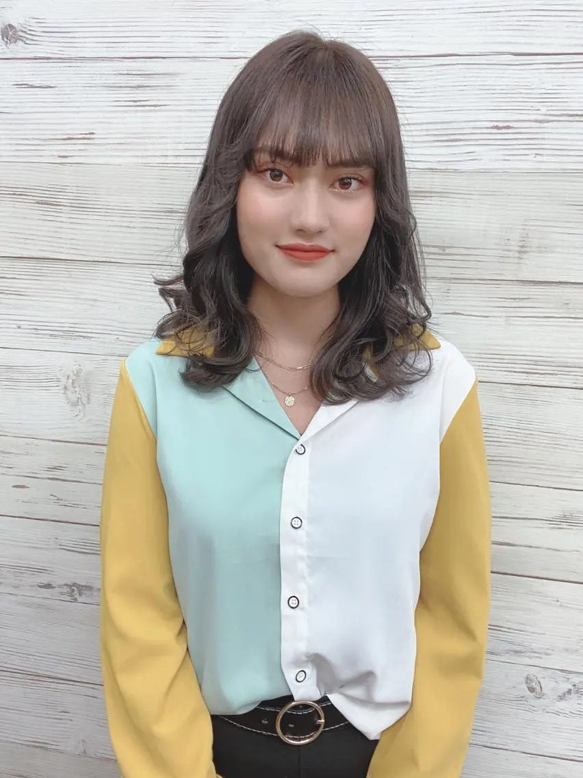 ミディアム カラー ヘアアレンジ ショートボブ 編み込みエクステ シールエクステ ミディアムパーマ バレイヤージュ LAVENDIA 初音のヘアスタイル