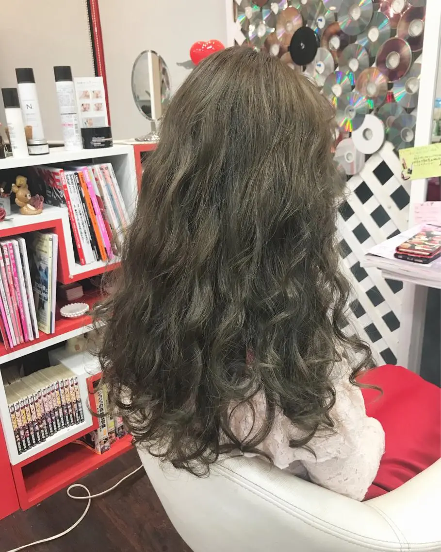 ロング カラー 岩谷/ブリーチ 🪽透明感カラーのヘアスタイル
