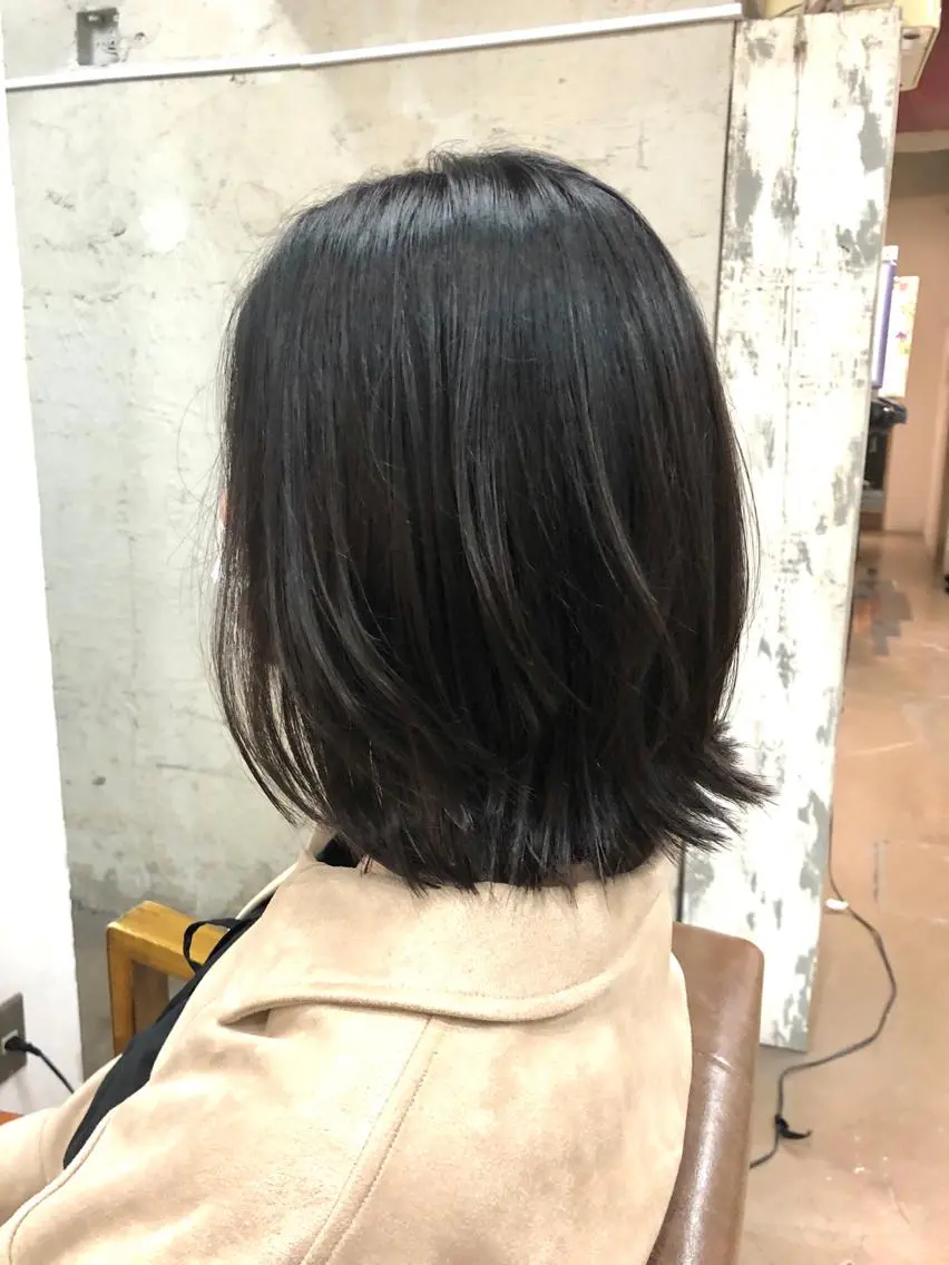 ミディアム ボブ くびれヘア レイヤーカット 外ハネヘア 桐原 竜也のヘアスタイル