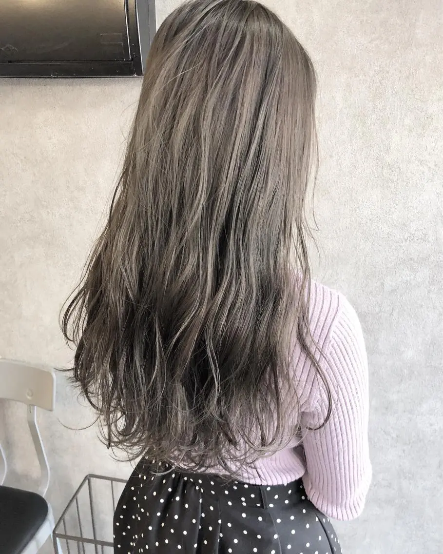 ロング カラー 顔周りレイヤーカット ブリーチminamiのヘアスタイル