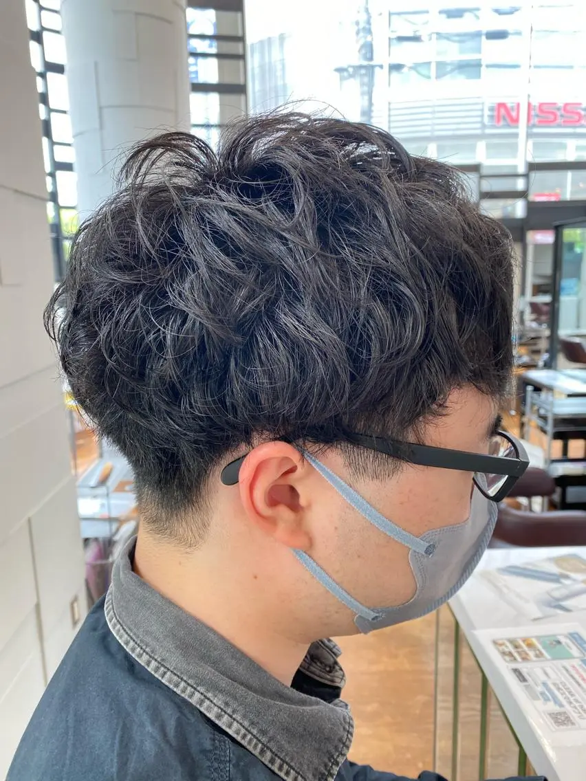 ショート パーマ メンズ メンズパーマ くせ毛 ニュアンスパーマ カット パーマ 井坂 卓真のヘアスタイル