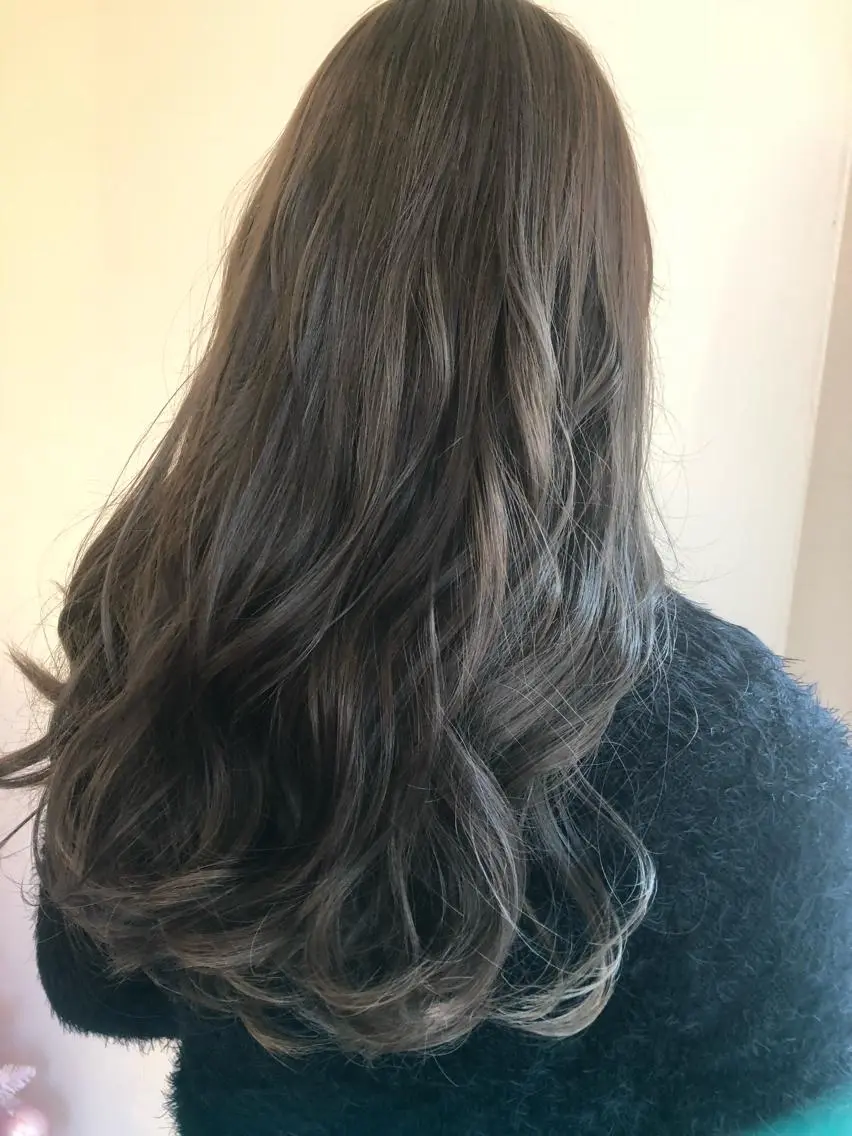 ロング ハイライト ヘアカラー Rina のヘアスタイル