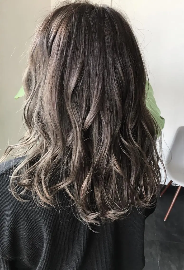 ミディアム カラー ベージュカラー グラデーションカラー 川合 勇気のヘアスタイル