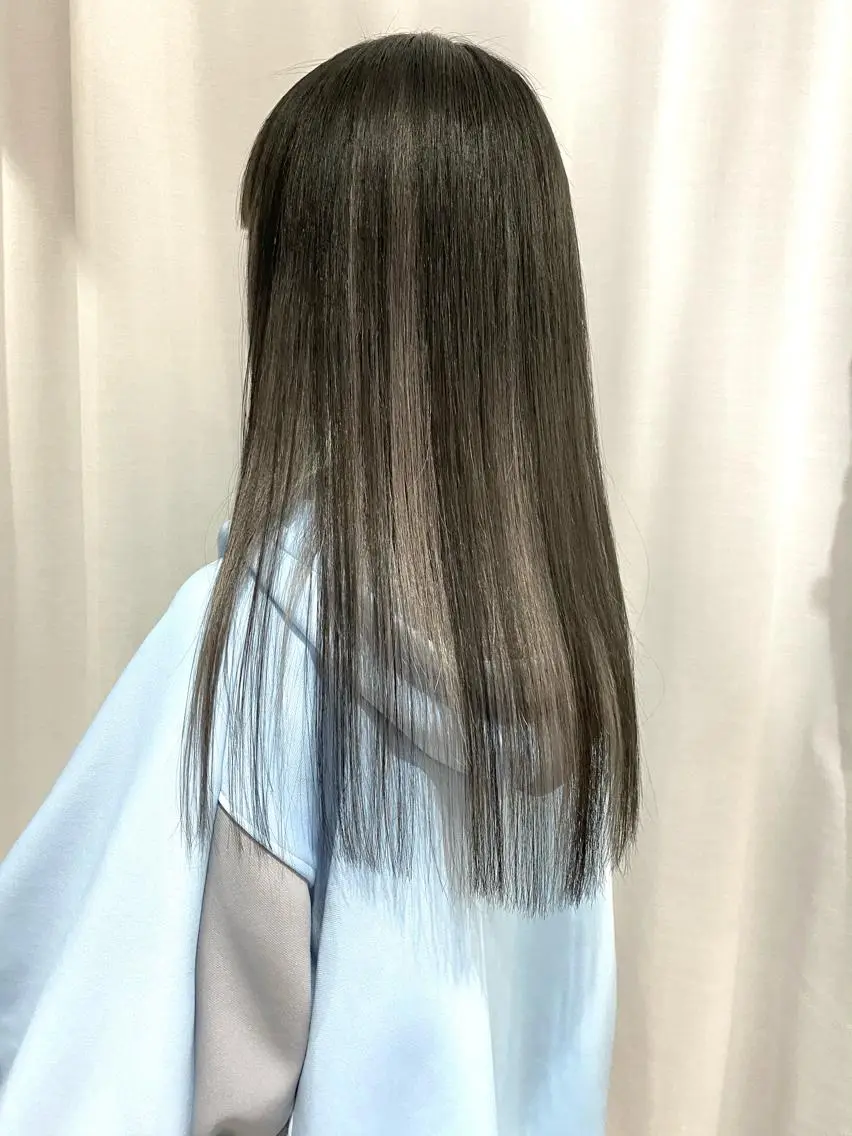 ロング カラー シルバー ヘアカラー トリートメント lani ブリーチ /ダブルカラーのヘアスタイル