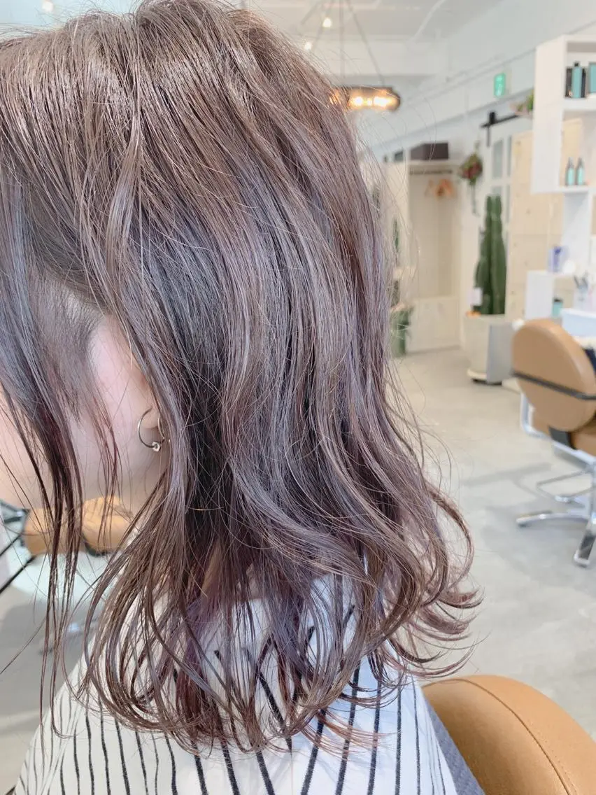 ミディアム カラー インナーカラー ラベンダーカラー ヘアカラー トリートメント 林 里美のヘアスタイル