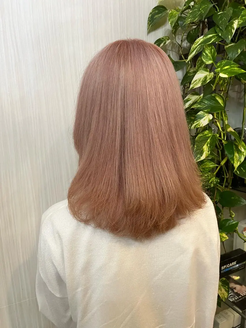 セミロング カラー ヘアアレンジ ベージュカラー ブリーチ 透明感カラー オレンジ オレンジベージュ きむえり/髪質改善 /うねり広がり改善のヘアスタイル
