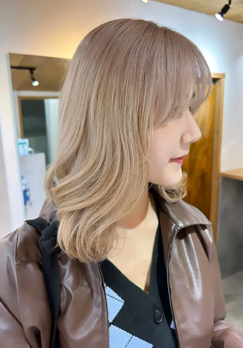 ミディアム カラー ベージュカラー ホワイトベージュ カット ヘアカラー トリートメント 🧸艶々韓国ヘア 🧁mizunaのヘアスタイル