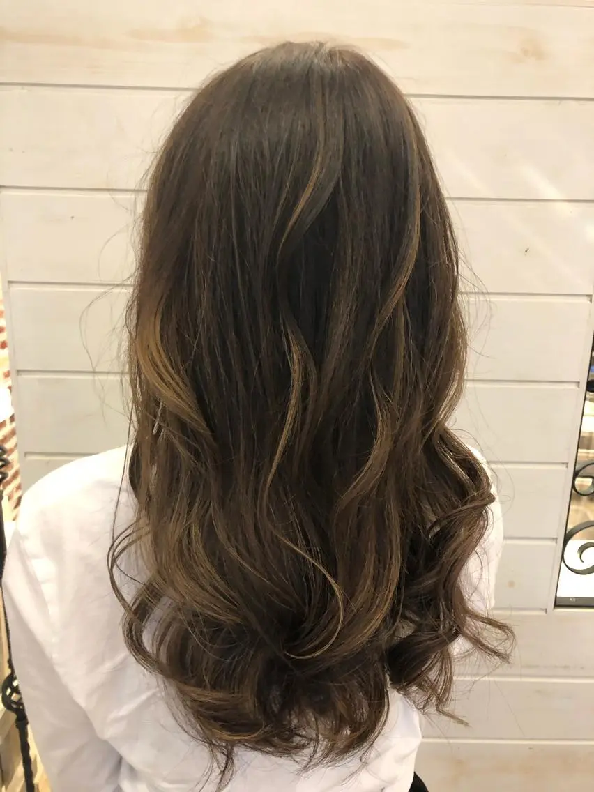 ロング カラー ハイライトカラー ハイライト 東恩納 誠のヘアスタイル