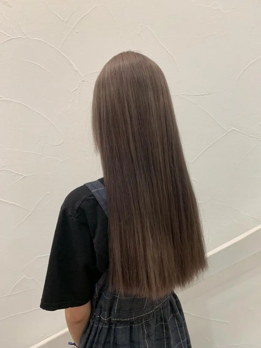 ロング カラー ヘアアレンジ アッシュ アッシュグレー ミドウチ アヤカのヘアスタイル
