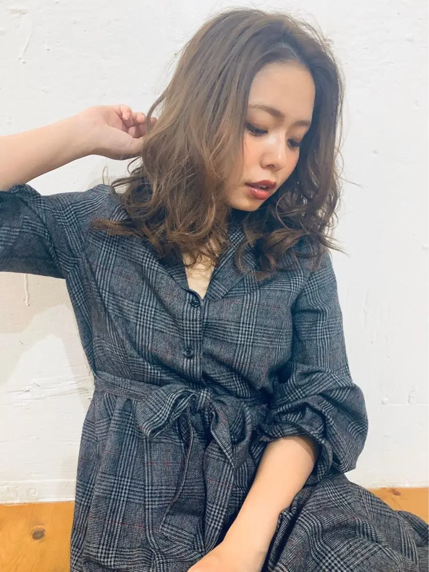ミディアム カラー パーマ Luxbe hakataのヘアスタイル