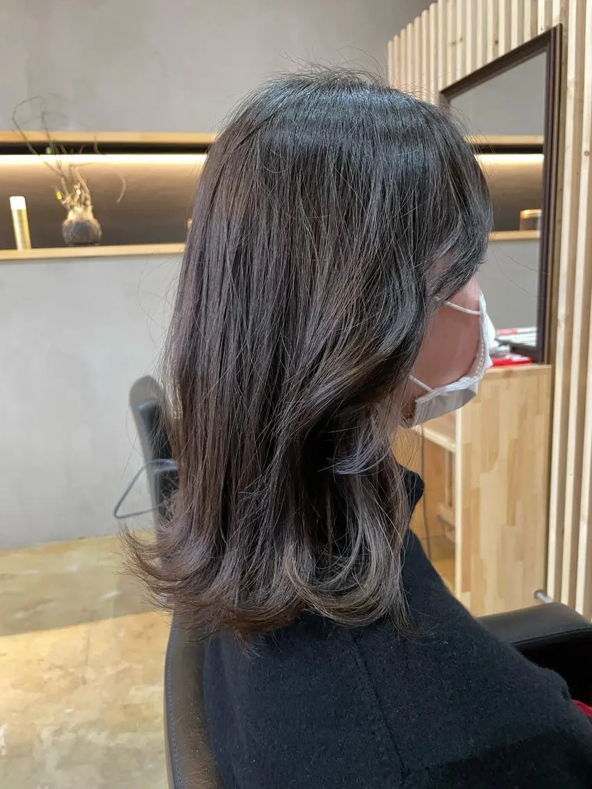 セミロング カラー パーマ セミロングパーマ グレージュ ハイライトカラー インナーカラー ハイライト カット ヘアカラー パーマ トリートメント シンヤヘアーズ 泉大津本店のヘアスタイル