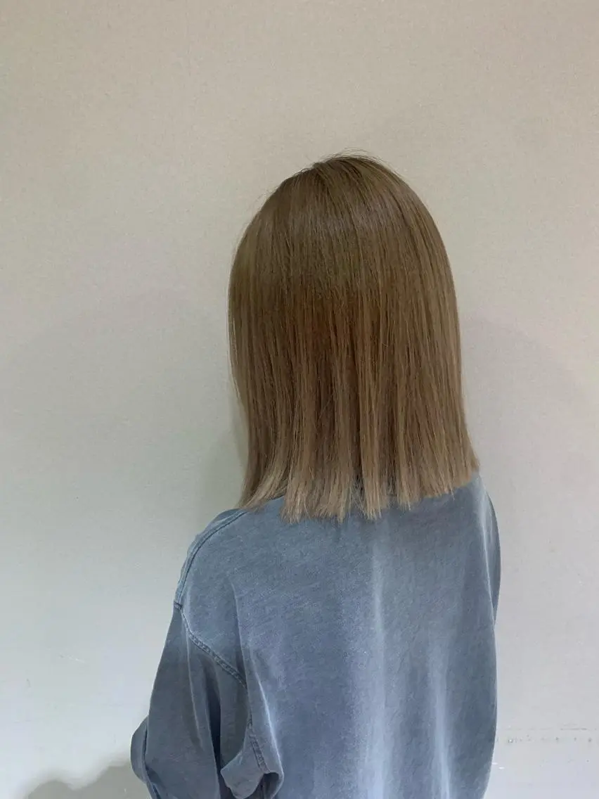 ミディアム カラー 平尾 樹里のヘアスタイル