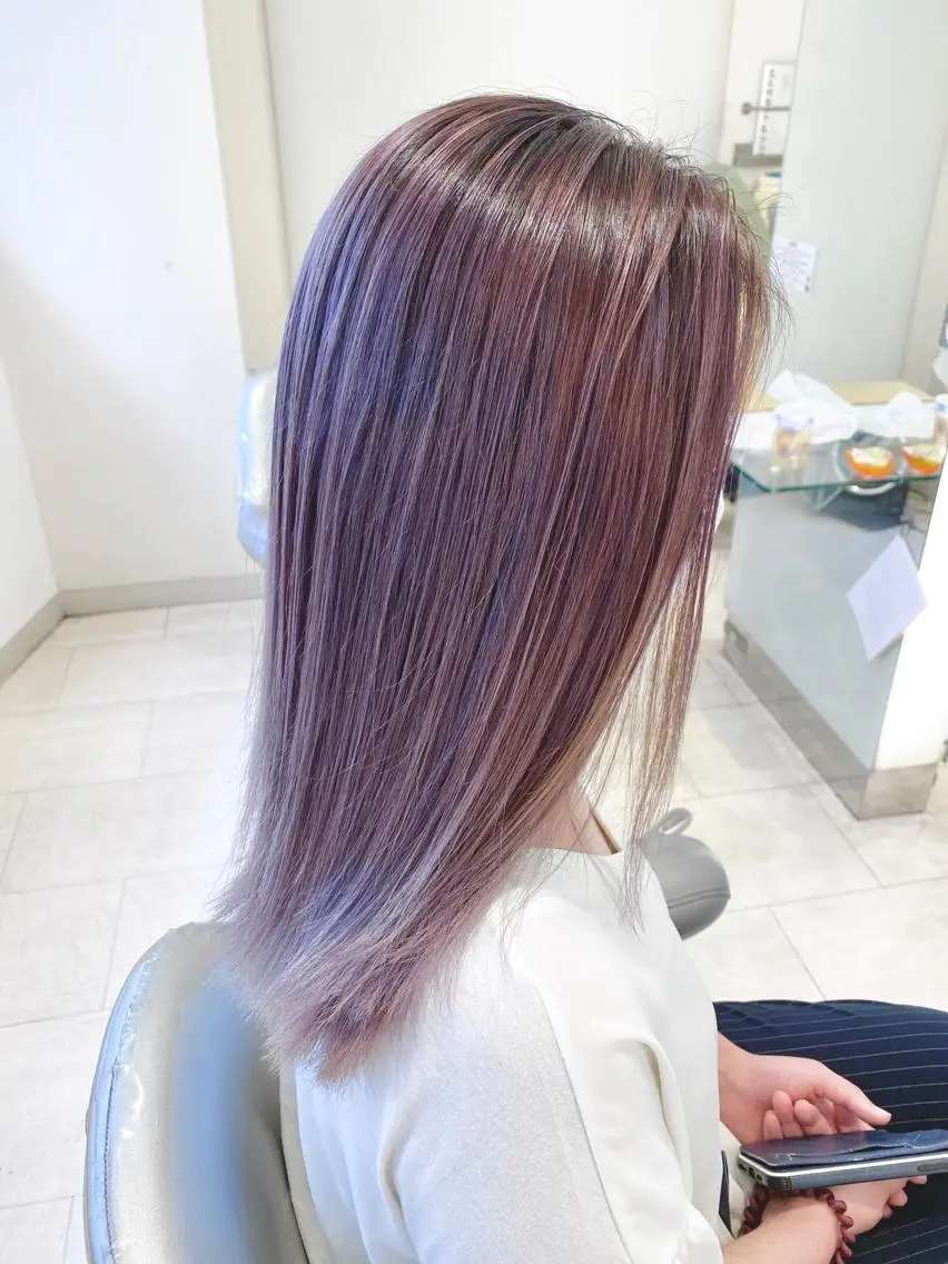 ミディアム ラベンダーベージュ レイヤーカット 奥井 将希のヘアスタイル