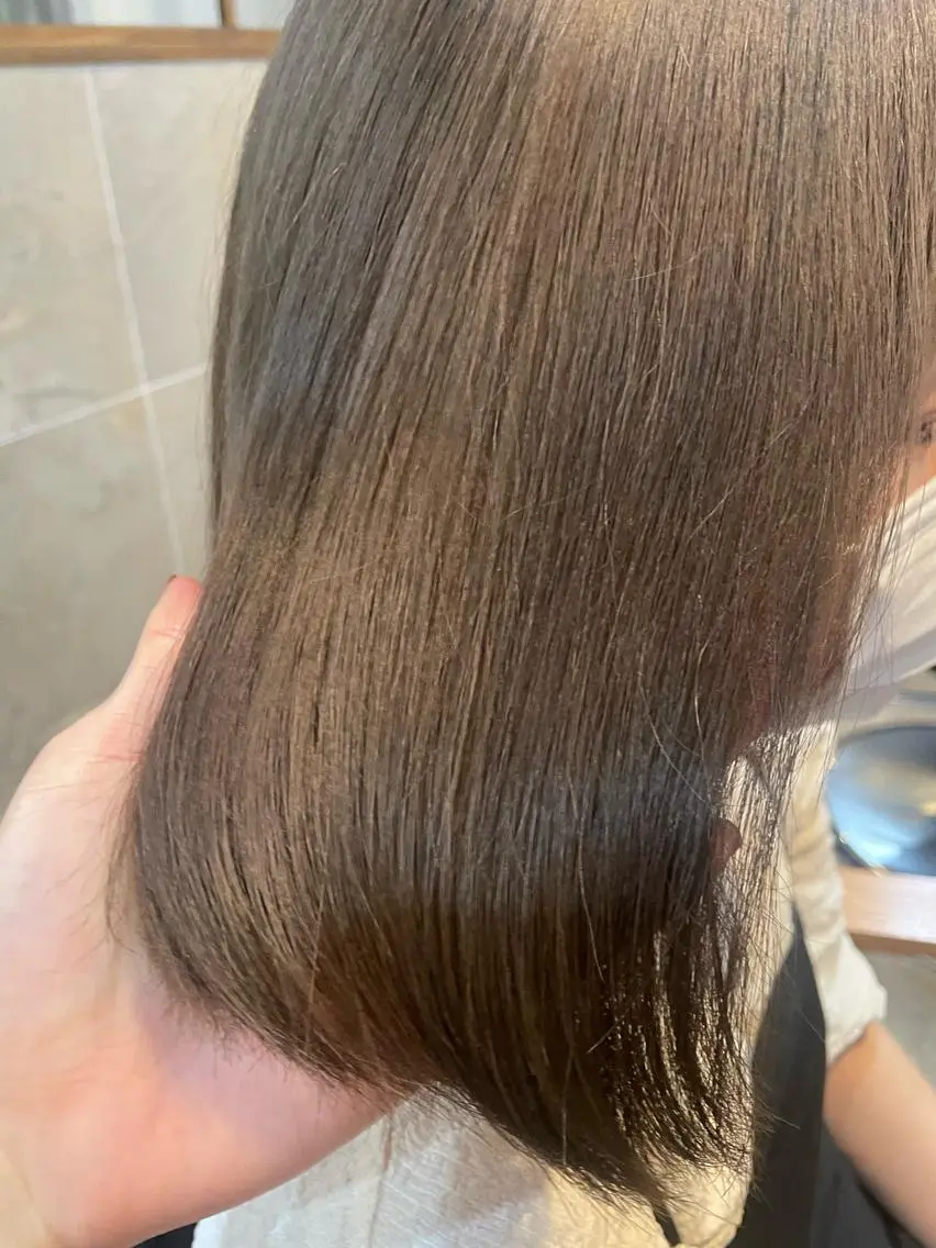 セミロング ブリーチなしベージュ カラー佐藤華厘のヘアスタイル