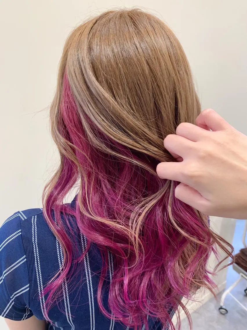 セミロング カラー インナーカラー ピンクカラー ピンクパープル パープルカラー Amour なぐらのヘアスタイル