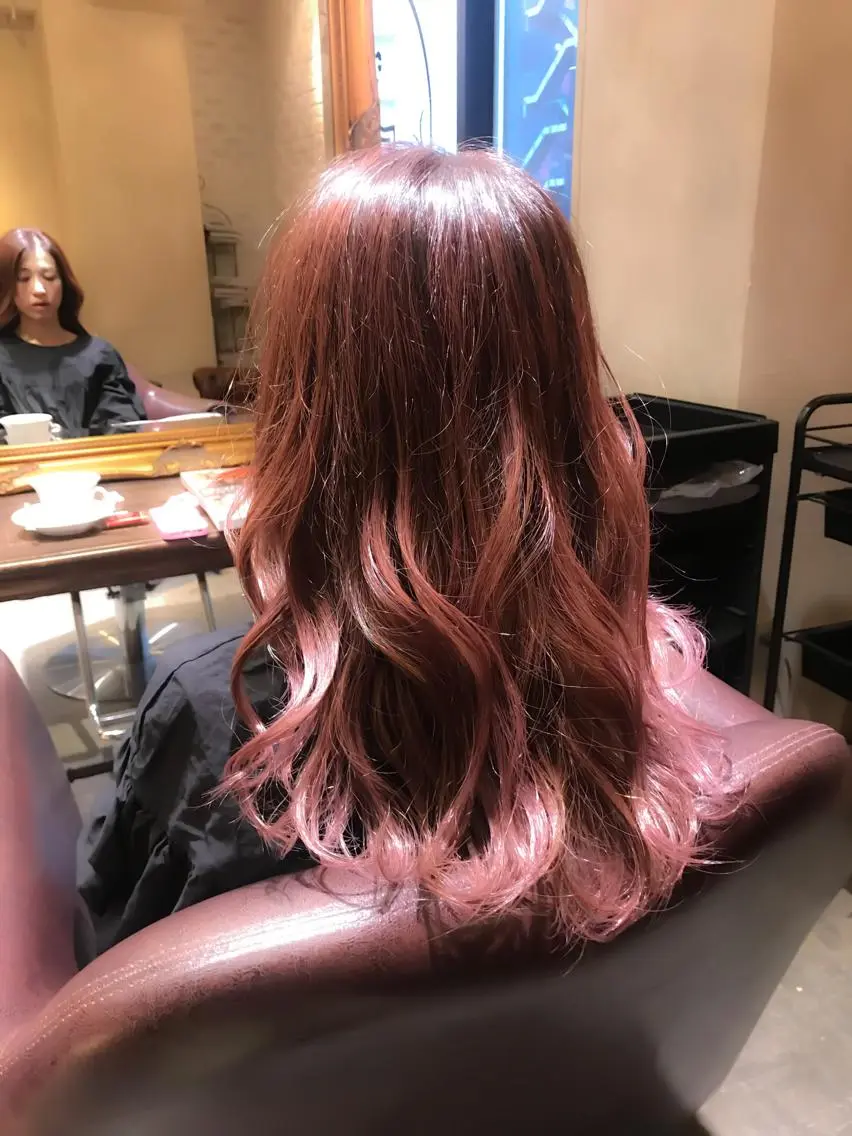 セミロング カラー ヘアアレンジ グラデーションカラー ピンクカラー 🌈髪質改善💕 縮毛矯正✨青木まで✨のヘアスタイル