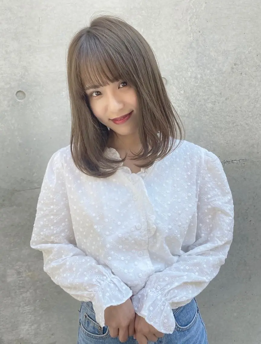 セミロング カラー パーマ ヘアアレンジ ネイル マツエク・マツパ アッシュ ベージュカラー デザインカラー イヤリングカラー グラデーションカラー 艶カラー/ケアカラー /韓国ヘア/ヒビキのヘアスタイル