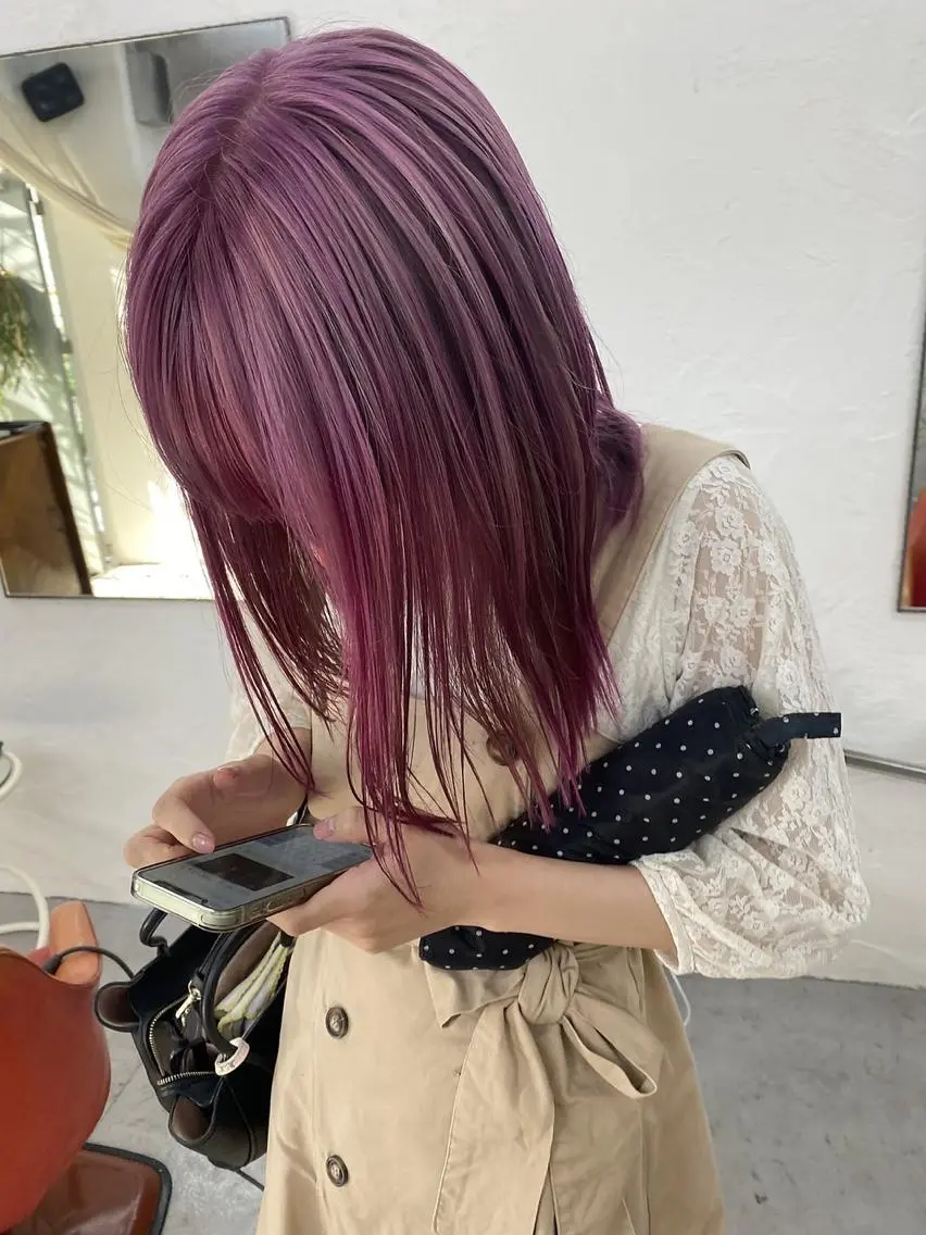セミロング カラー カット ヘアカラー トリートメント qiie リタッチ 黒染め　ワンカラーのヘアスタイル