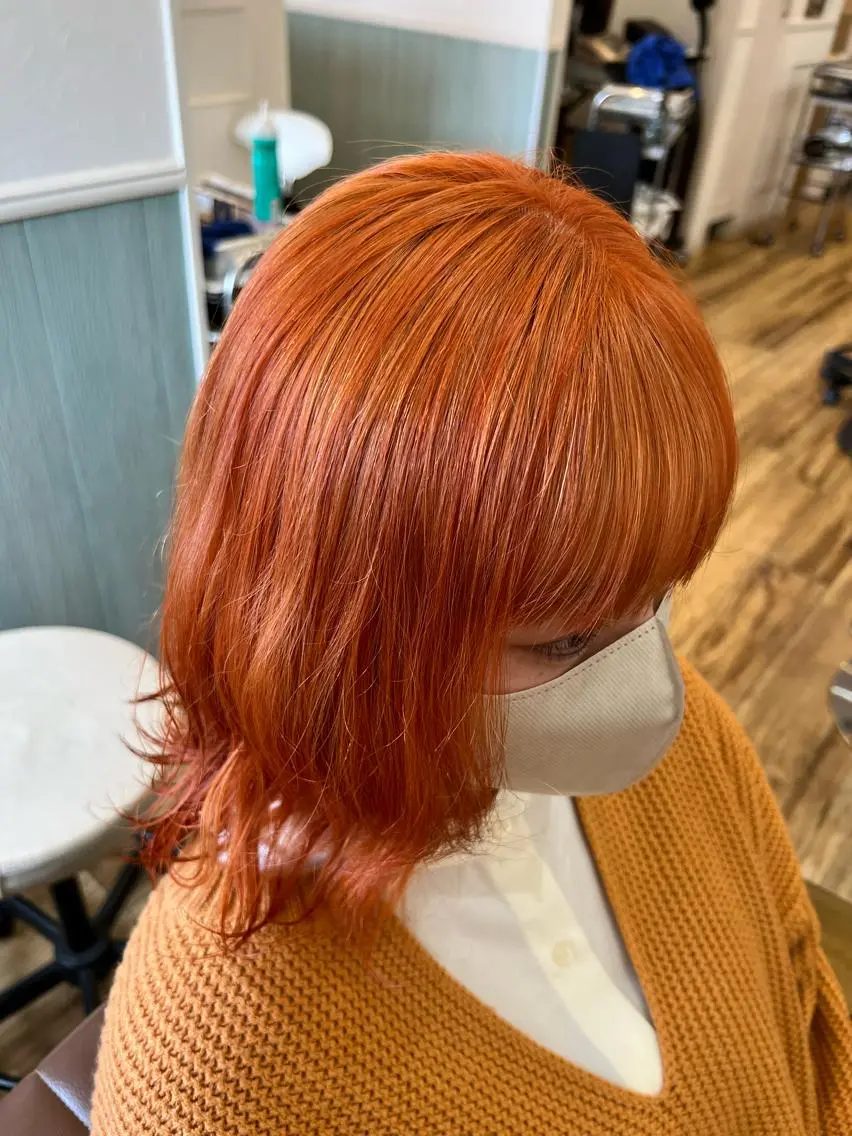 セミロング カラー オレンジ 🐰ハイトーンカラー 畠山 渡🐰のヘアスタイル