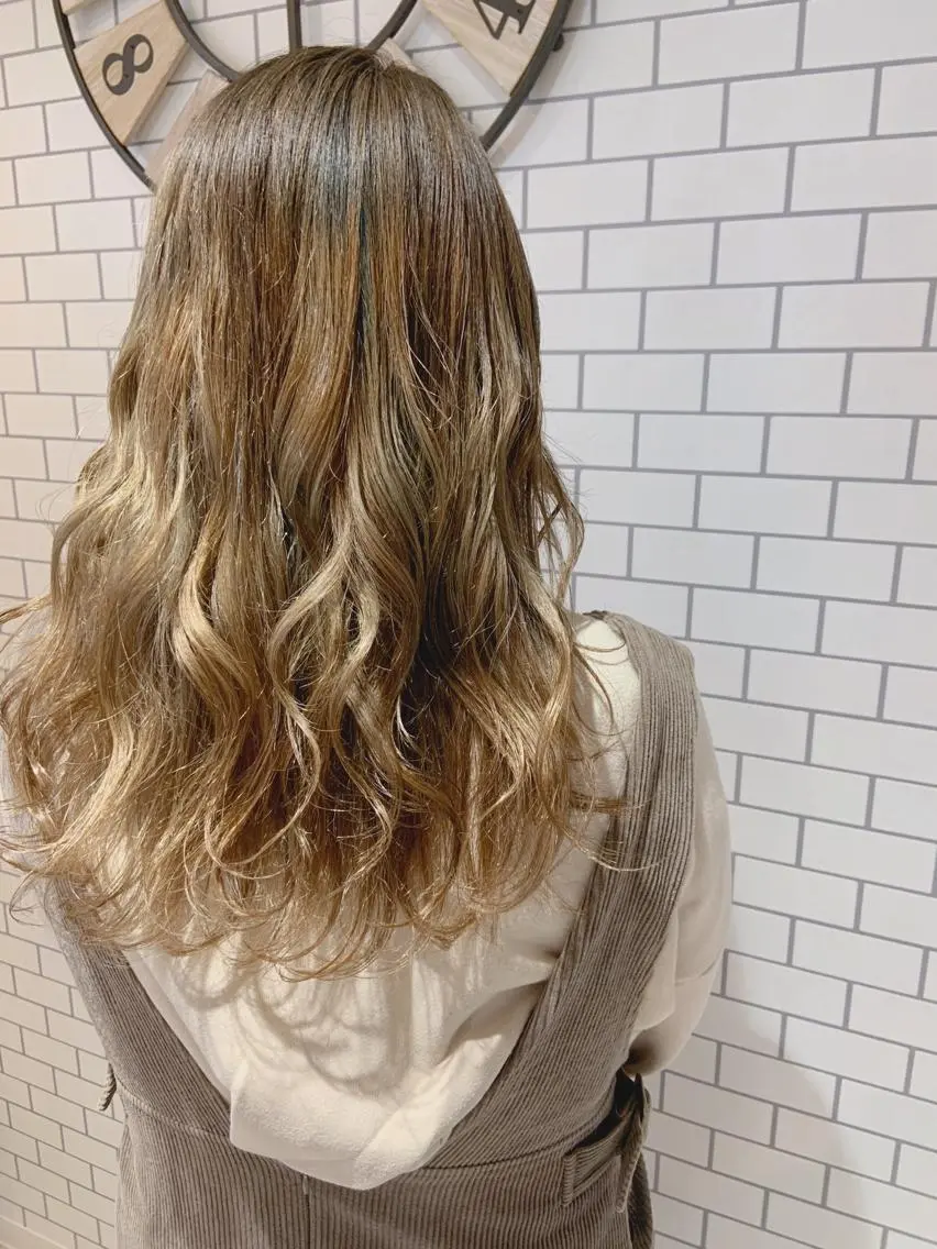 ロング カラー ヘアアレンジ ベージュカラー ダブルカラー ミルクティーベージュ 韓国hair🦋 Nanaのヘアスタイル