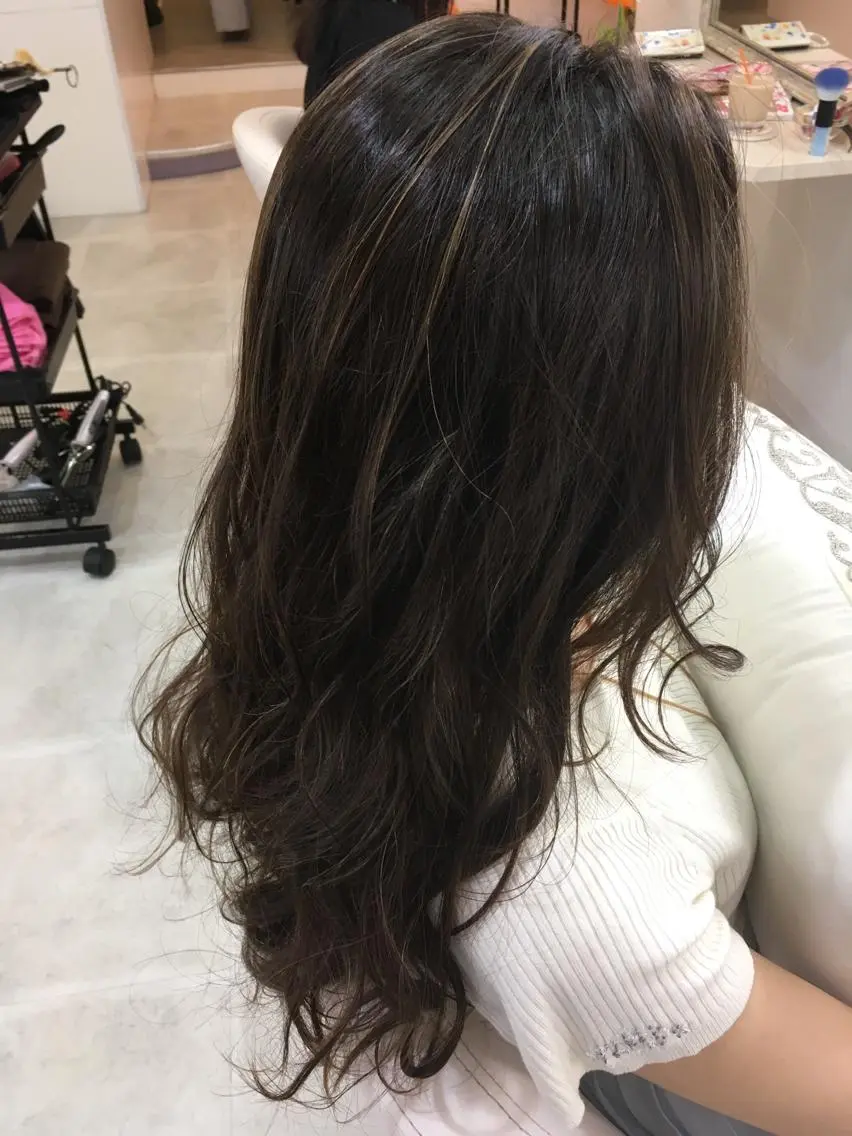 セミロング ロング カラー 髪質改善 中川 翔のヘアスタイル