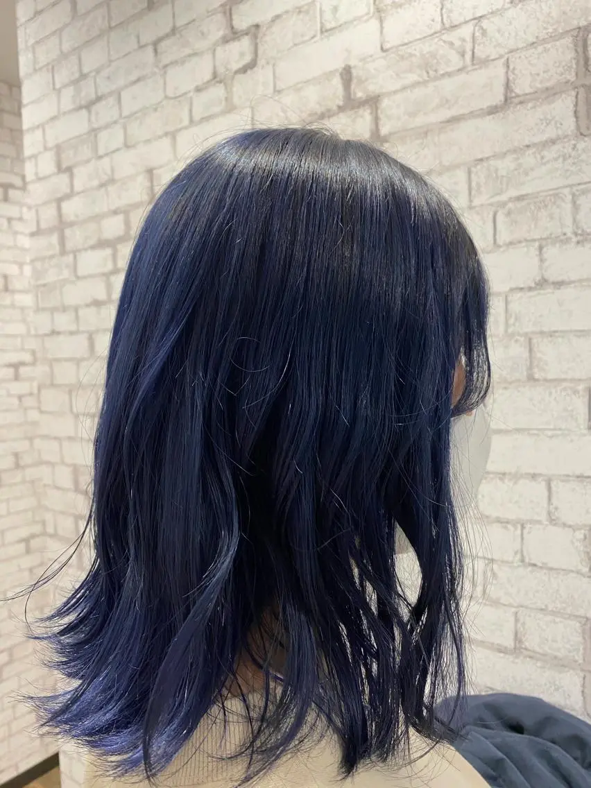 ミディアム カラー ブリーチ ブルーカラー ネイビーカラー COLO✨️ 白川綺香のヘアスタイル