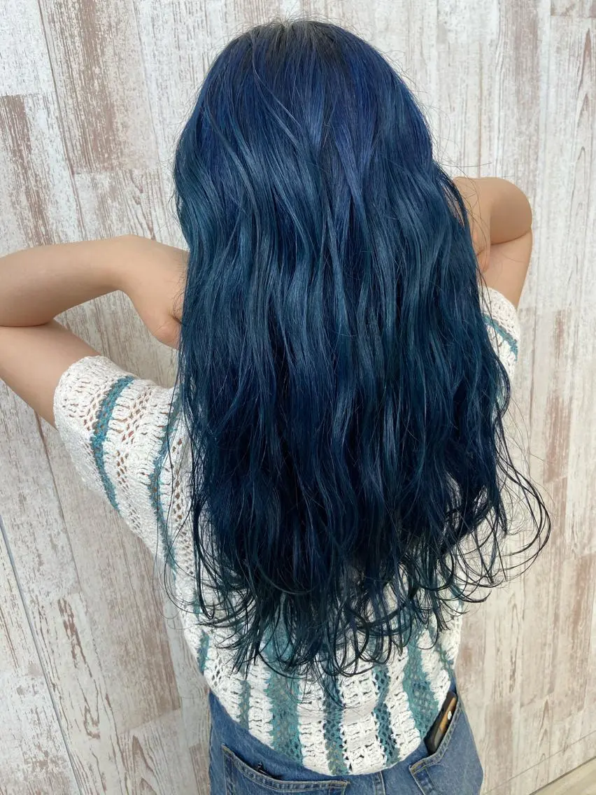 ロング カラー ブリーチ ブルーカラー Oopsレイヤー 加藤澄都のヘアスタイル