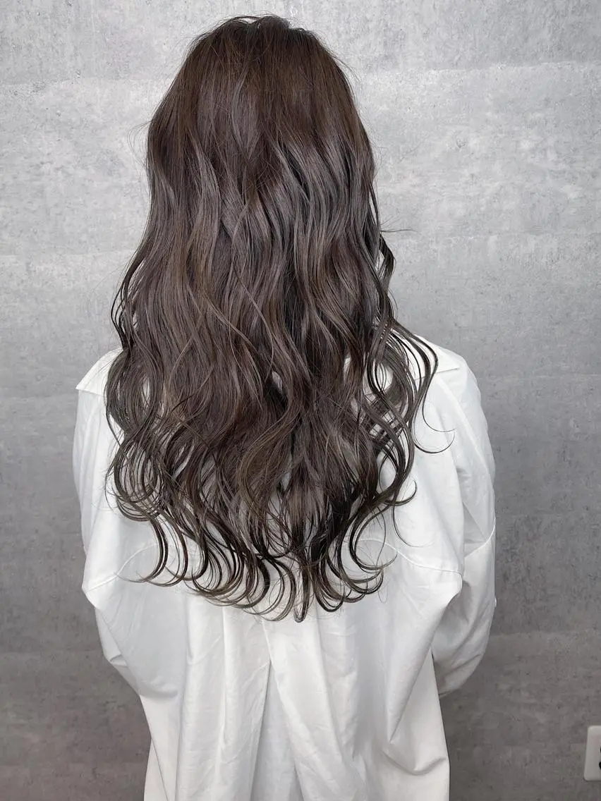 ロング カラー _WHITE 天王寺のヘアスタイル