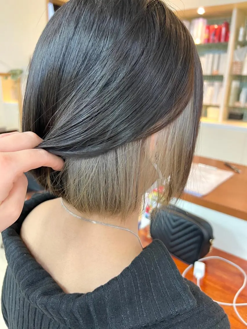 ショート カラー 黒崎 美乃里のヘアスタイル